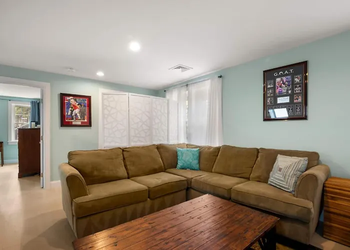 Charming Getaway With Hot Tub Dog Friendly