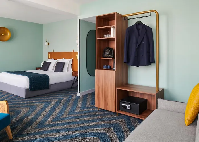 Maison Des Ambassadeurs, A Small Luxury Hotels