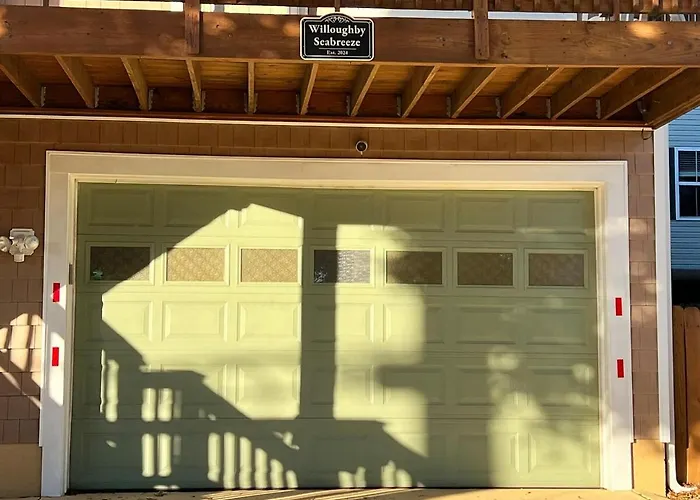 Ocean View Beach House, Sleeps 8 Coastal Luxe Seabreeze