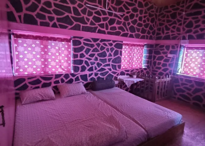Pink House Dormentry Vattakanal