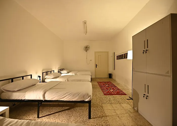 Al Majd Hostel