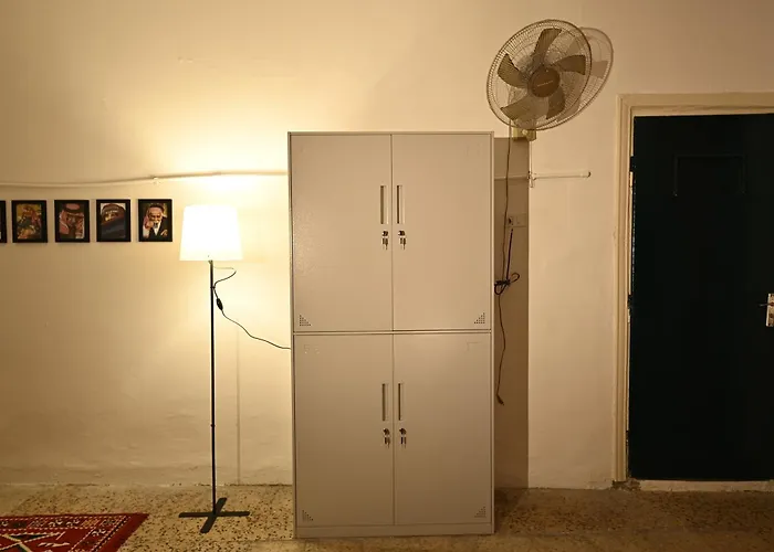 Al Majd Hostel