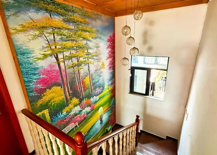Earstring Hanging Gardens Hotel