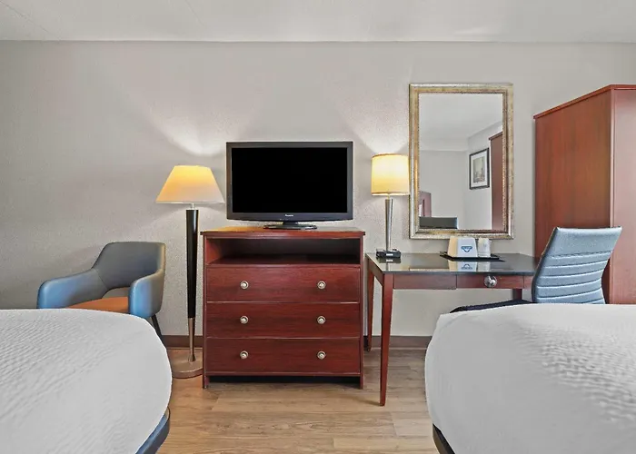 Days Inn By Wyndham Utica