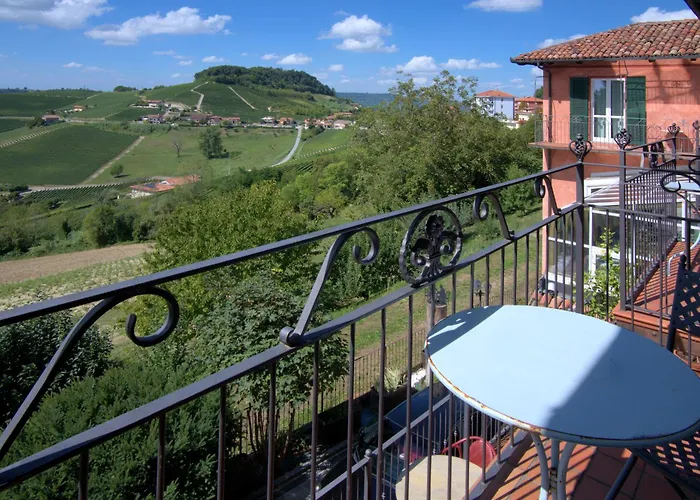 Hotels in Monforte dʼAlba