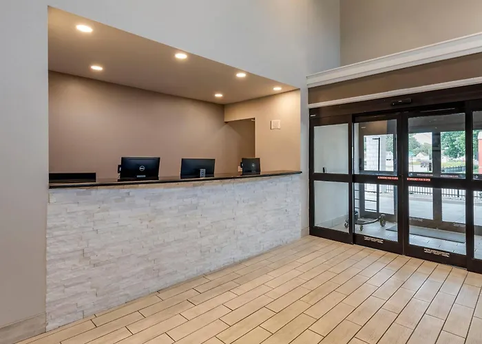 Quality Inn & Suites Evansville Downtown