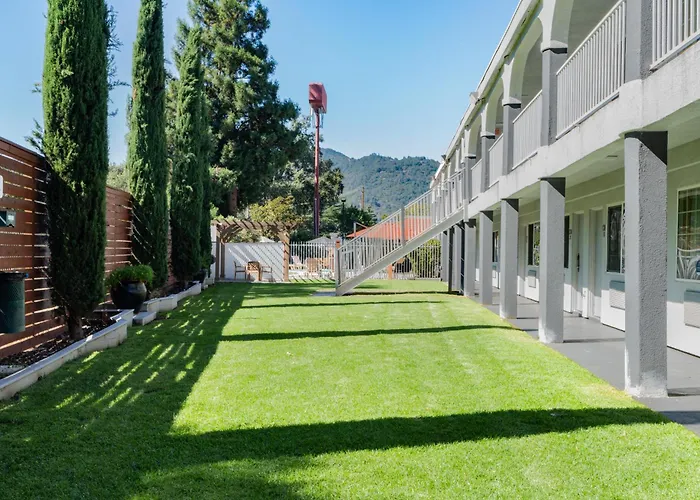 The Orchard Hotel Ukiah Wine Country Free Breakfast, Pool, & Hot Tub