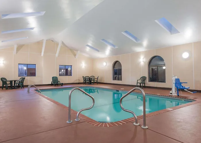 Super 8 By Wyndham St Charles