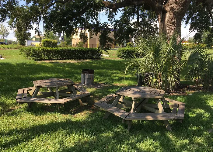Days Inn By Wyndham Brooksville