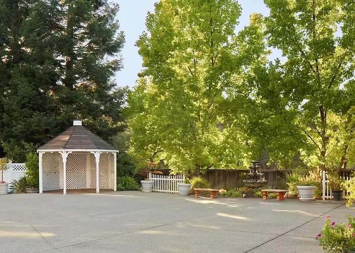 Lake Natoma Inn
