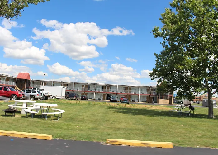 Super 8 By Wyndham Perrysburg-Toledo