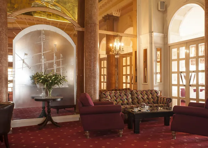 The Queens Hotel