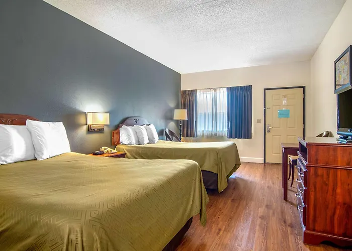 Econo Lodge Inn & Suites