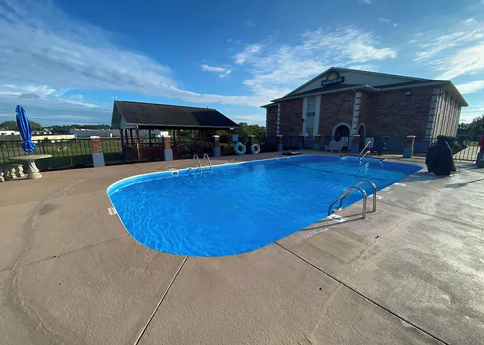 Days Inn By Wyndham Perryville Mo