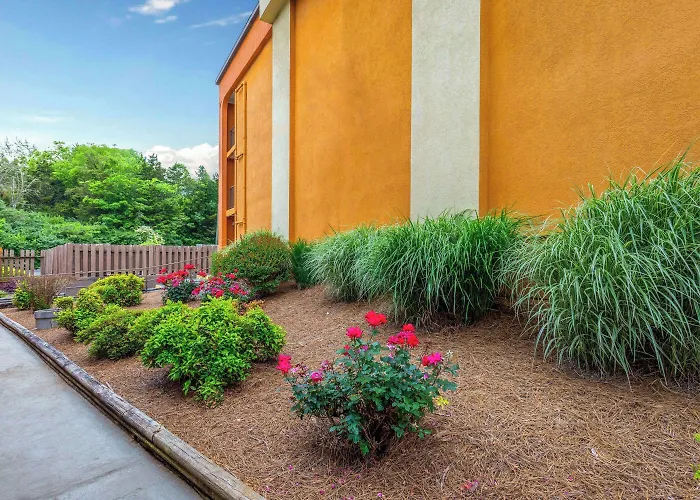 Days Inn By Wyndham Knoxville East