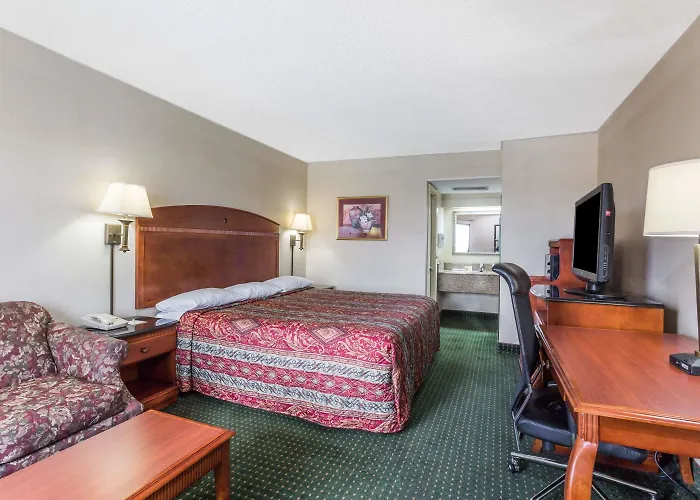 Days Inn By Wyndham Camp Springs Andrews Afb