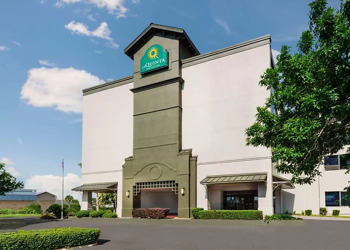 La Quinta Inn & Suites By Wyndham New Orleans Airport