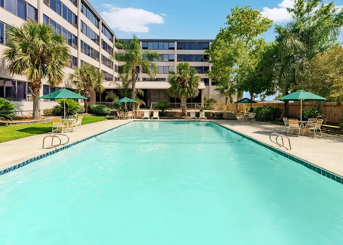 La Quinta Inn & Suites By Wyndham New Orleans Airport