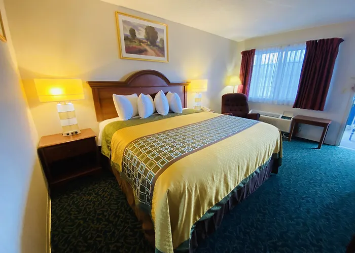 Paola Motels