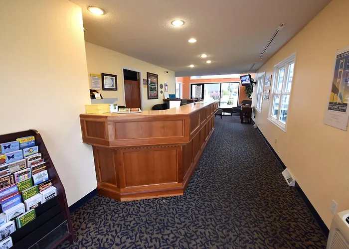 Days Inn By Wyndham Mackinaw City - Lakeview