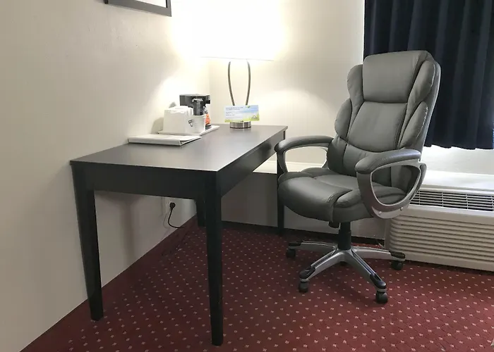 Days Inn By Wyndham Livonia Canton Detroit