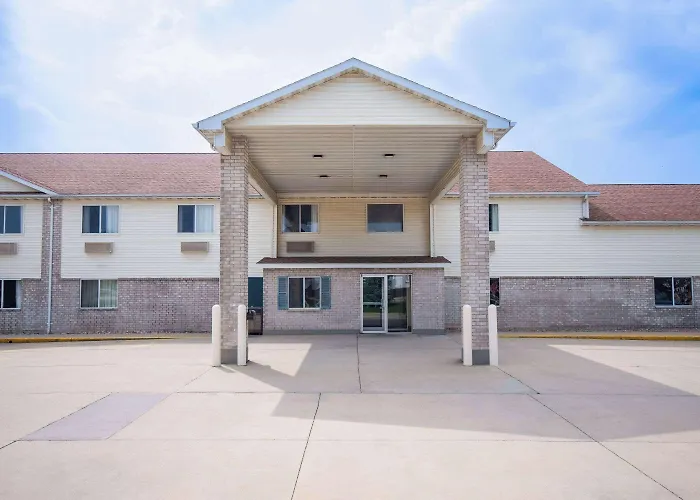 Days Inn By Wyndham Evansdale Waterloo