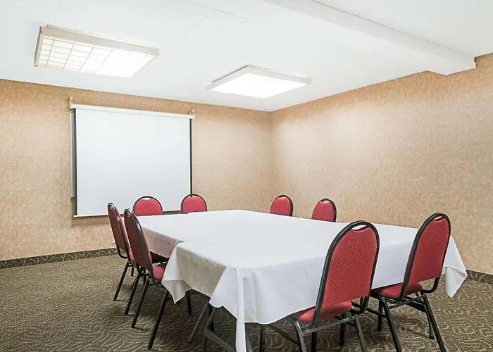 Ramada By Wyndham Plymouth Hotel & Conference Center