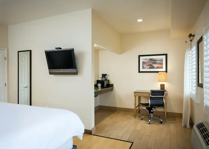 Pb Surf Beachside Inn