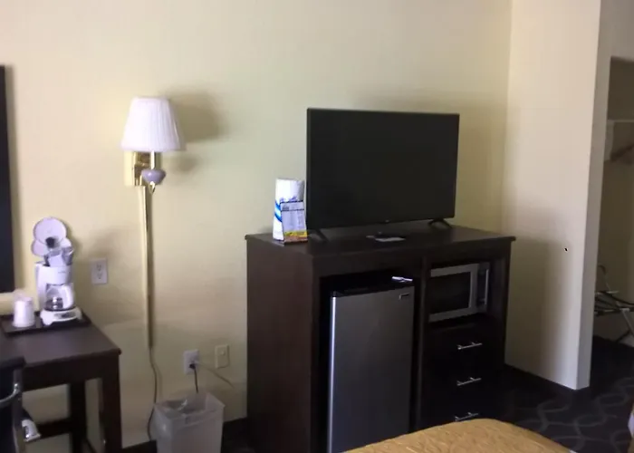 Days Inn & Suites By Wyndham Port Richey