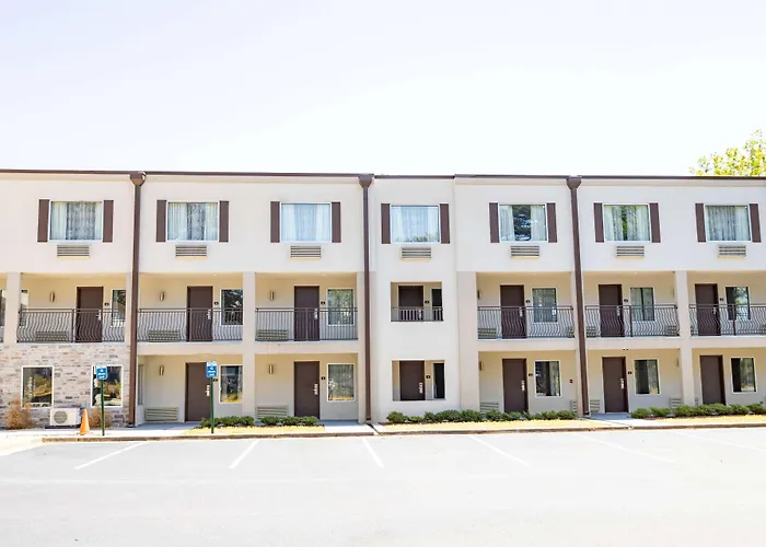 Baymont By Wyndham College Park Atlanta Airport South
