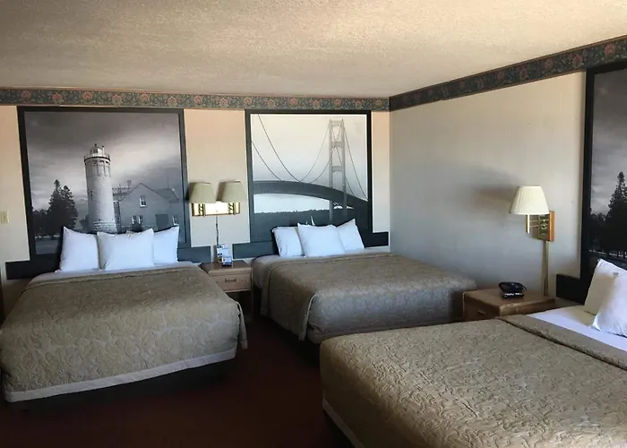 Super 8 Beachfront By Wyndham Mackinaw City, Mi
