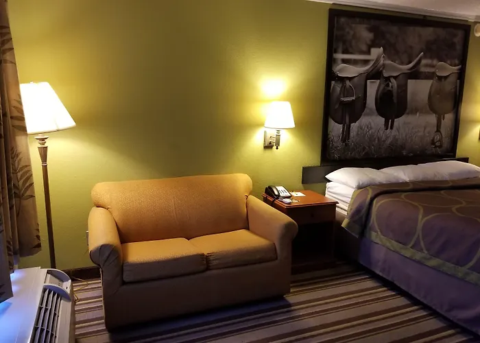Super 8 By Wyndham Longview/North
