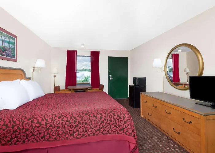 Days Inn By Wyndham Columbia Ne Fort Jackson