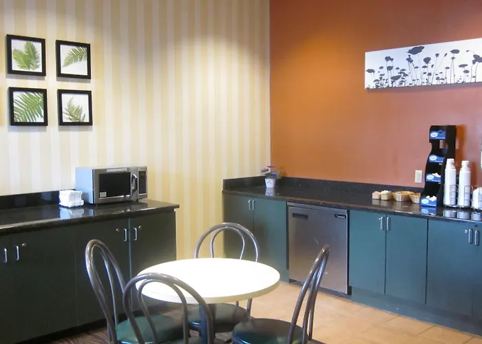Quality Suites Lake Wright - Norfolk Airport