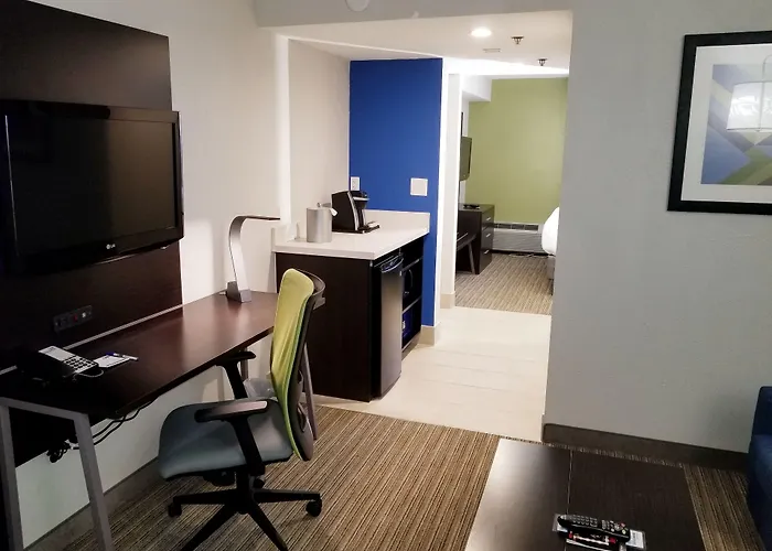 Holiday Inn Express & Suites Miami - Hialeah By Ihg