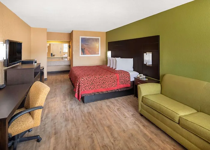 Days Inn By Wyndham Tupelo