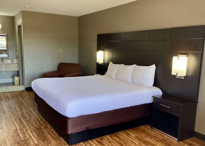 Days Inn By Wyndham Tupelo