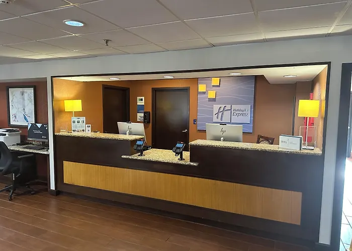 Holiday Inn Express Forsyth By Ihg