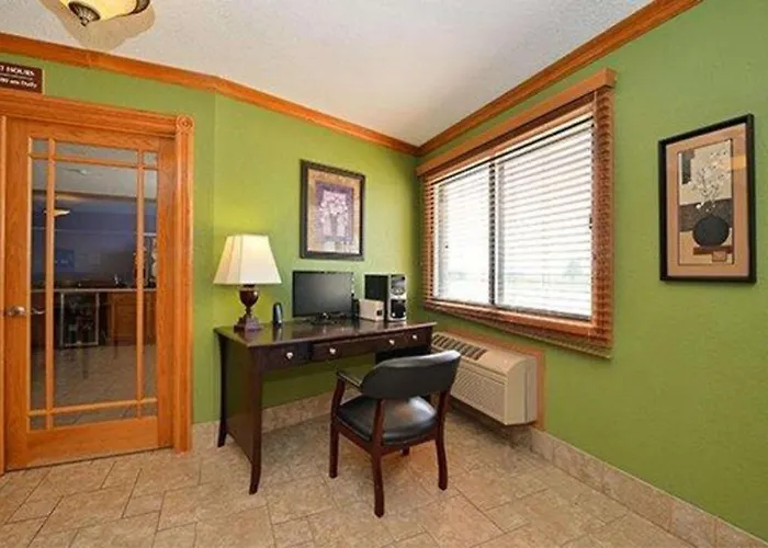 Quality Inn & Suites Grinnell Near University