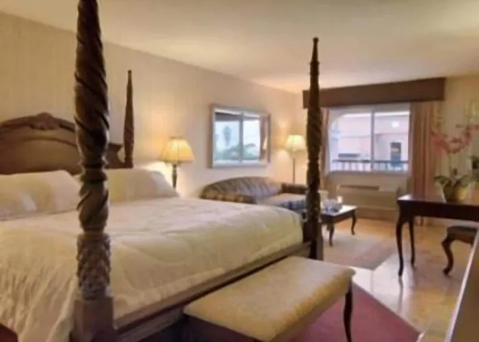 Merced Inn & Suites