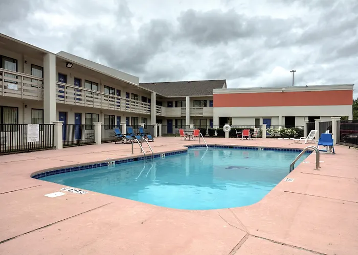 Super 7 Inn Tupelo