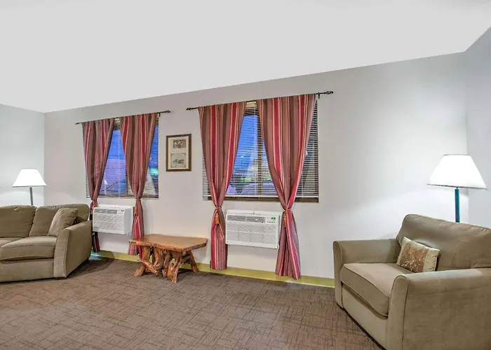 Super 8 By Wyndham Ticonderoga
