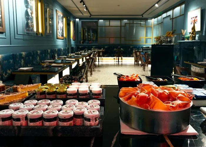 The Glam Boutique Hotel & Apt