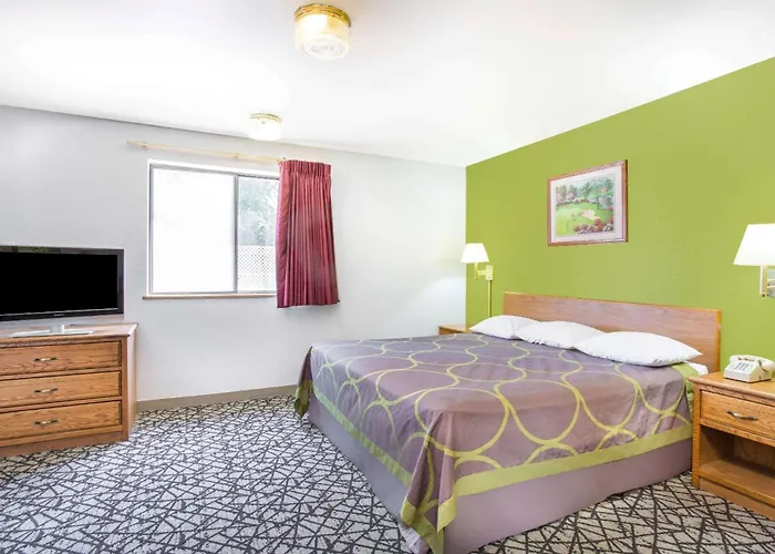 Super 8 By Wyndham Richmond/Broad Street