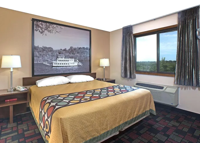 Super 8 By Wyndham Boonville