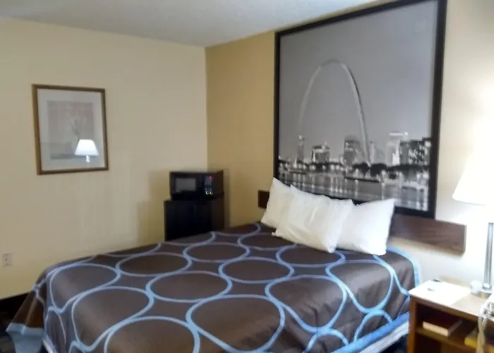 Super 8 By Wyndham Boonville