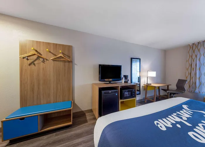Days Inn By Wyndham Lathrop
