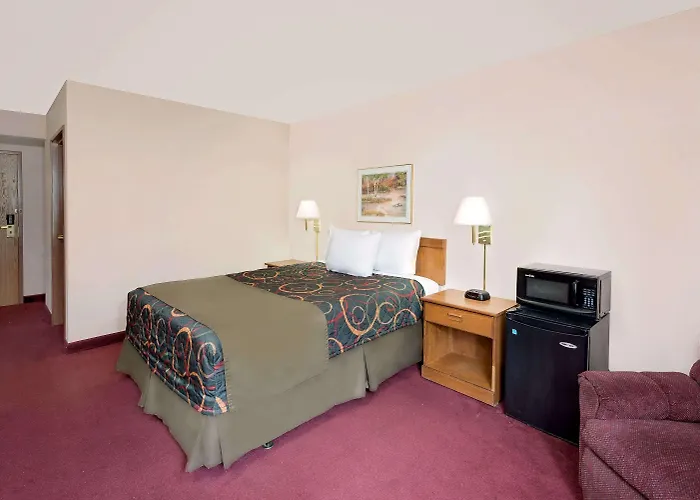 Days Inn By Wyndham Boonville