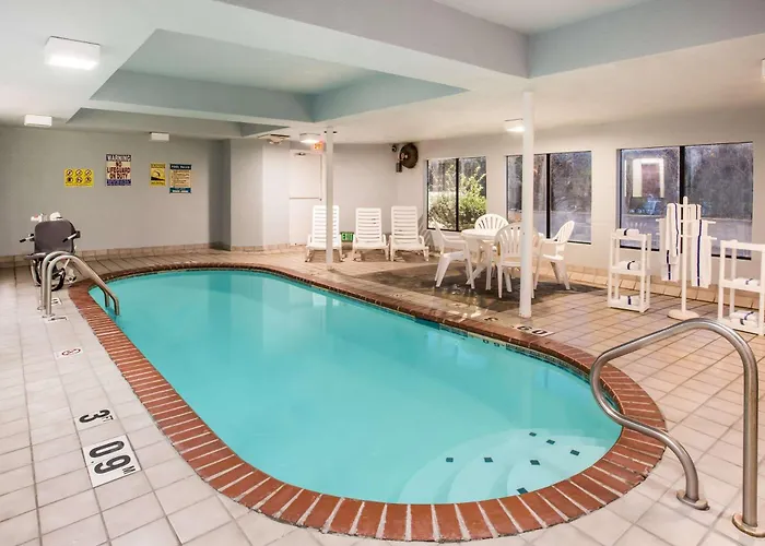 Days Inn By Wyndham Blue Springs