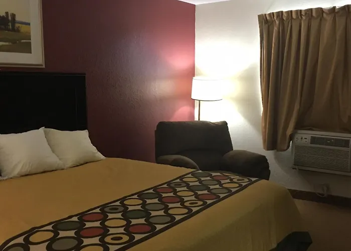 Super 8 By Wyndham New Castle